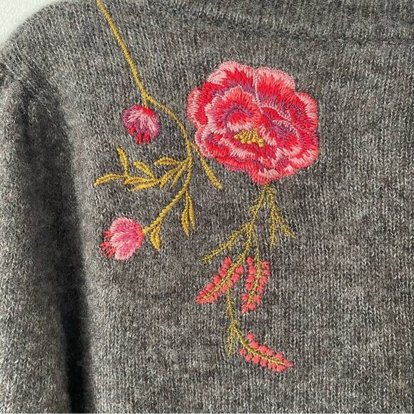 Sundance Evermore Bloom Embroidered Floral Charcoal Sweater size medium - Picture 8 of 11